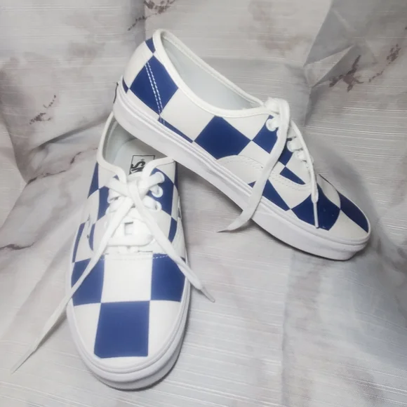 Blue and White checkerboard Van - Picture 6 of 6